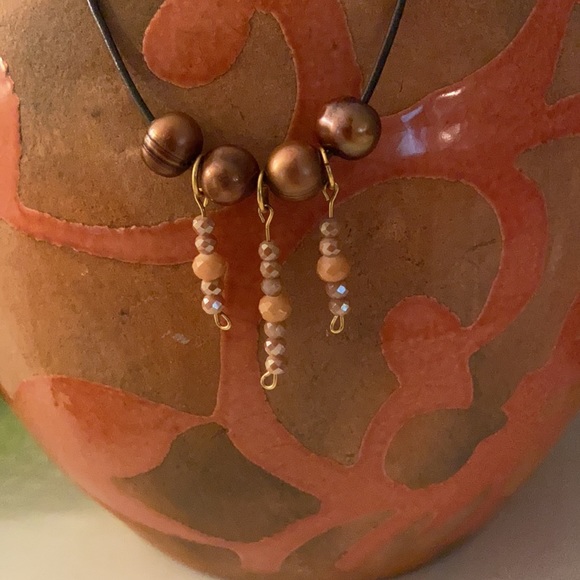 Leather and Pearl Necklace - Picture 2 of 3